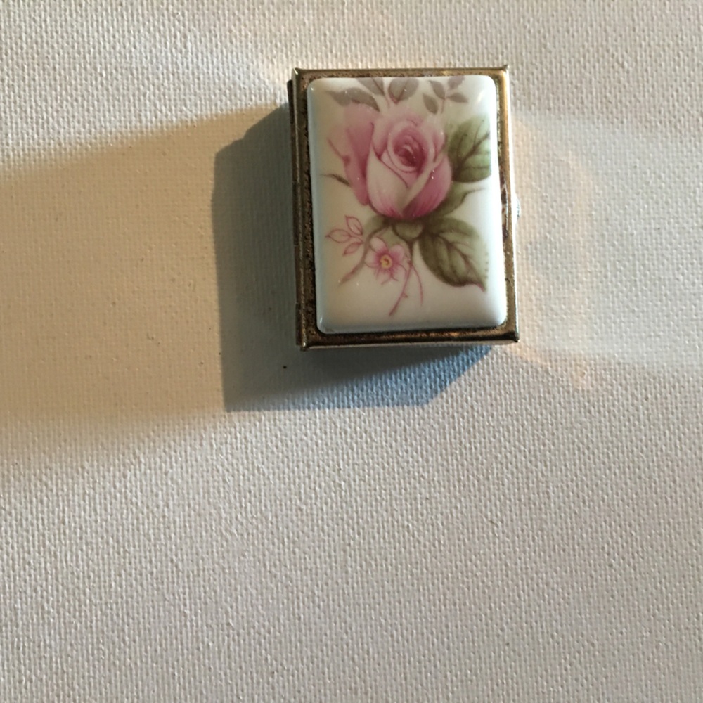 Vintage pill box - rose